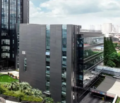 齐云集信息科技解析业务管理软件定制与标准化产品的选型对比